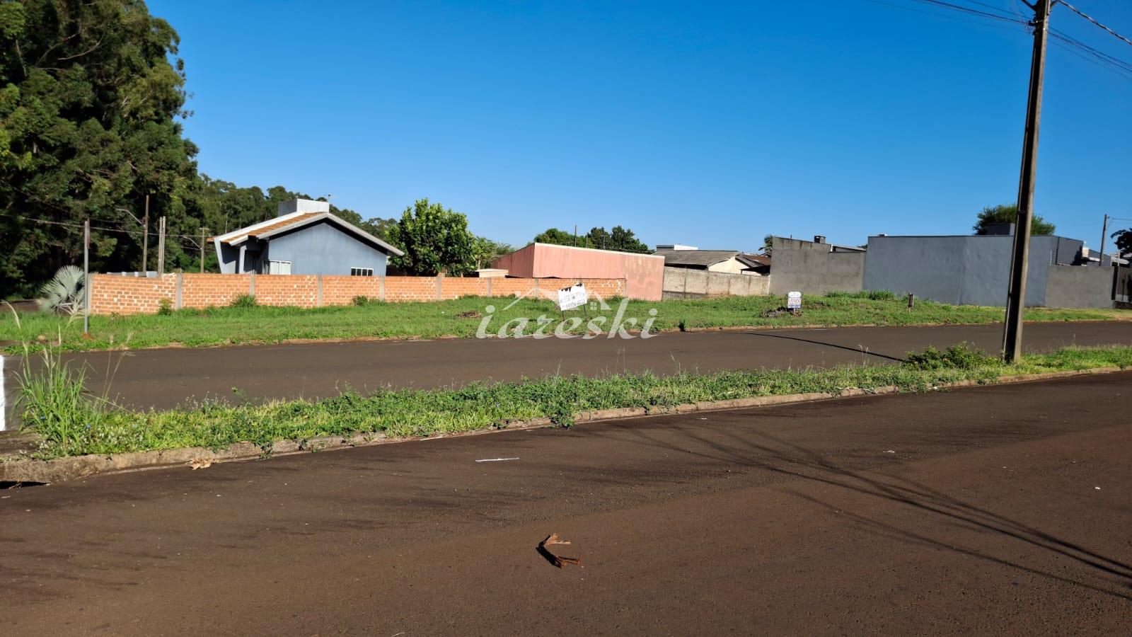 Terreno de esquina com 481m2 no Parque São Lourenço em Santa T...
