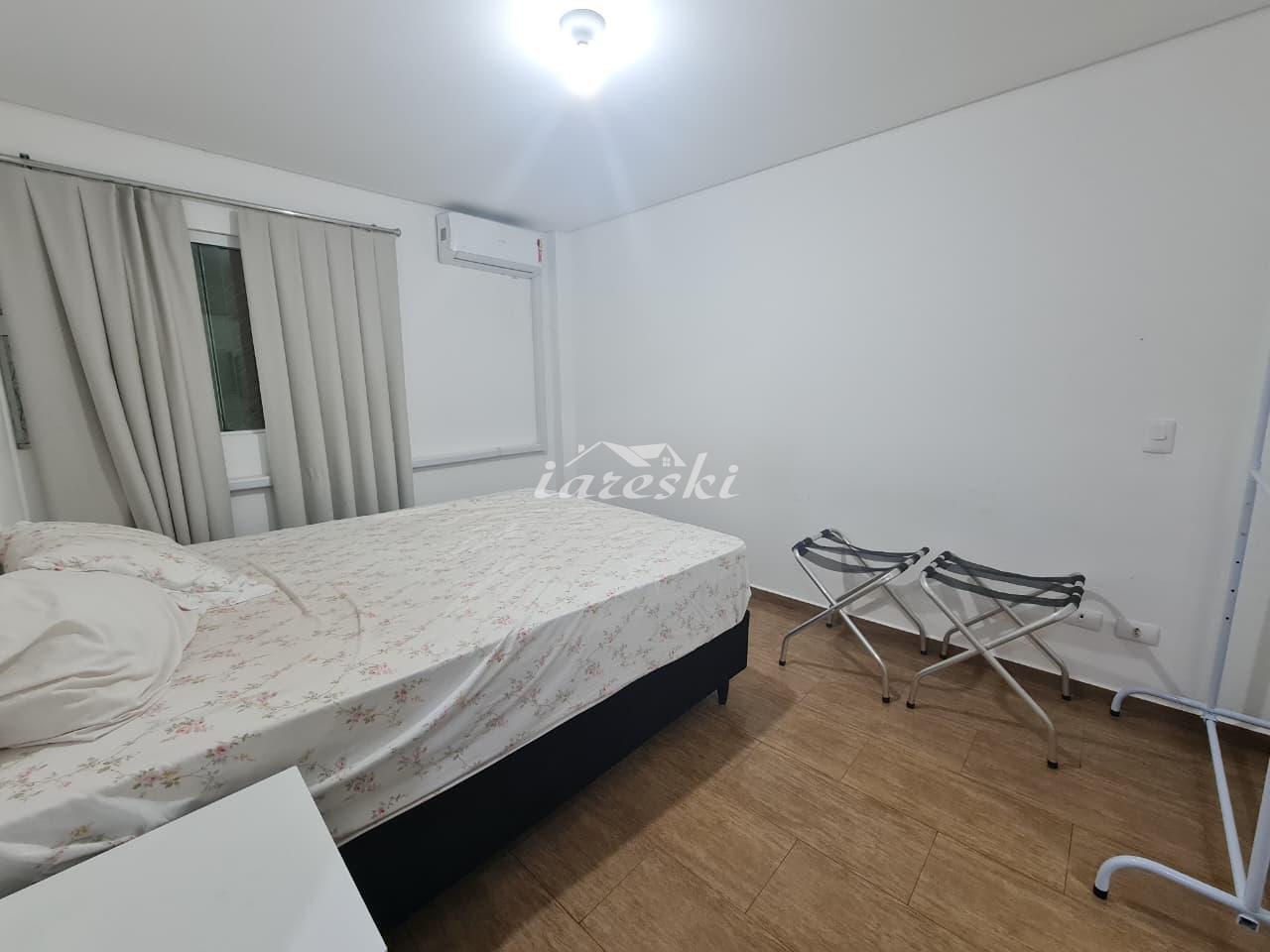 Apartamento no Edifício Gênova com 3 Quartos sendo um suíte no centro de Foz do Iguaçu - PR