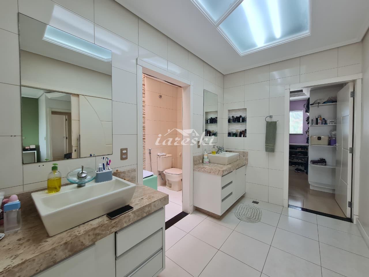 Sobrado a venda com 4 Quartos sendo 1 Suíte Master, Campos do Iguaçu em Foz do Iguaçu PR