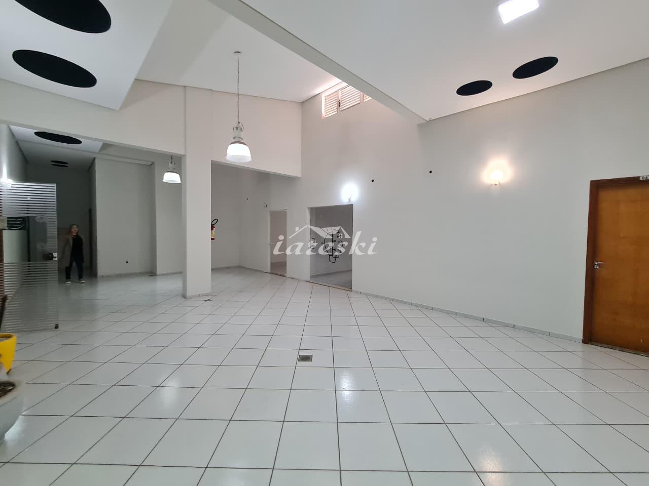 Ampla Sala comercial com Subsalas, mais de 500m2 na Av Americo Sasdelli na Vila A em Foz do Iguaçu
