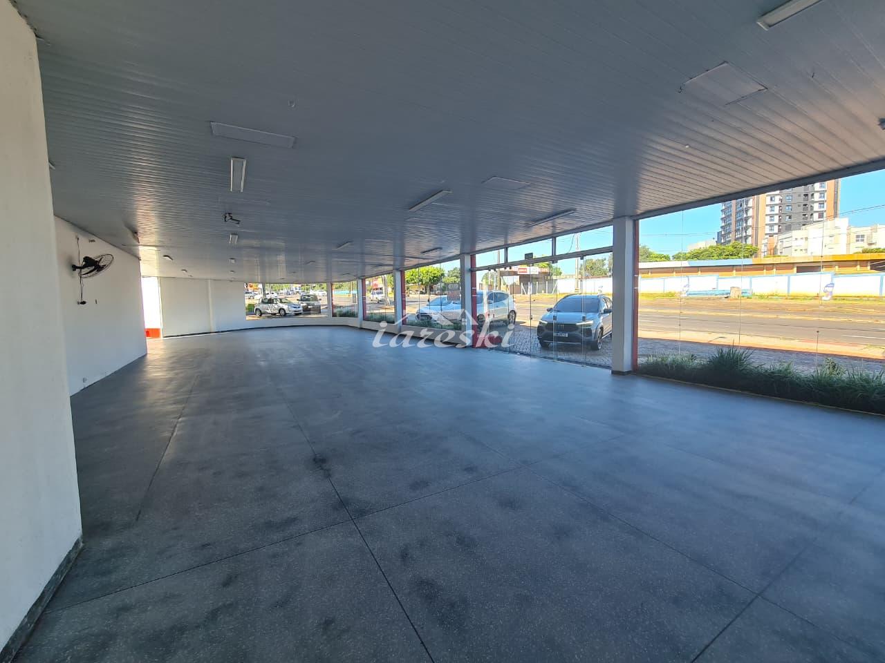Ampla Sala comercial de esquina para locação, Polo Centro, Av Costa e Silva em Foz do Iguaçu - PR