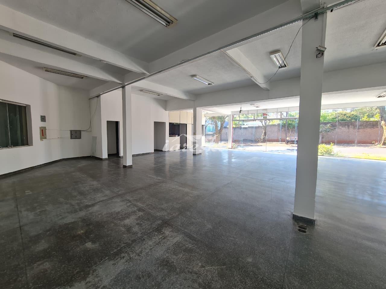 Ampla Sala comercial de esquina para locação, Polo Centro, Av Costa e Silva em Foz do Iguaçu - PR