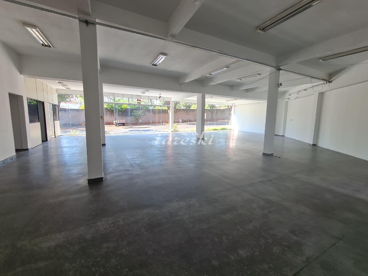 Ampla Sala comercial de esquina para locação, Polo Centro, Av Costa e Silva em Foz do Iguaçu - PR
