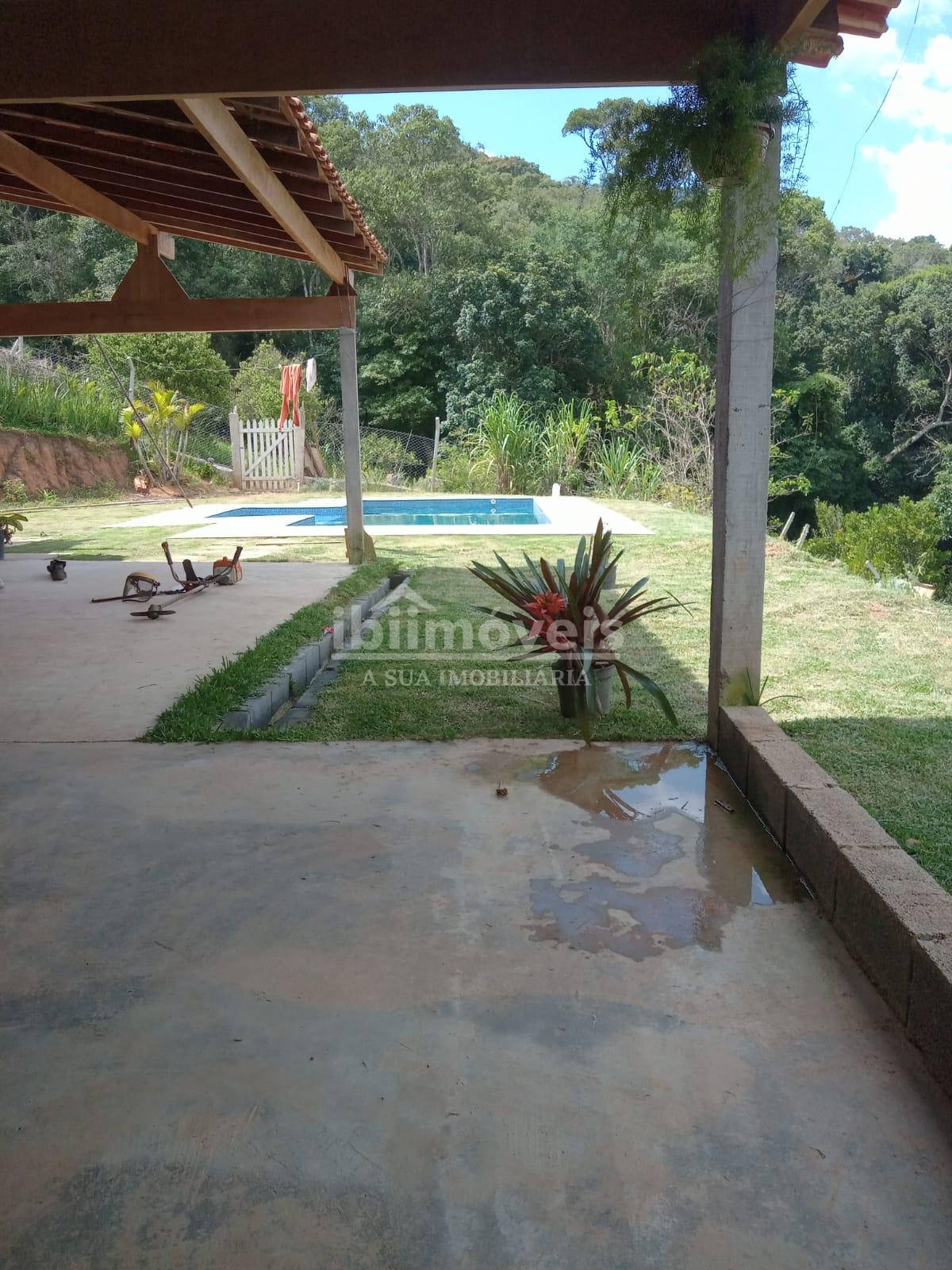 Sítio com 66.500m² com casa ampla e piscina!!!