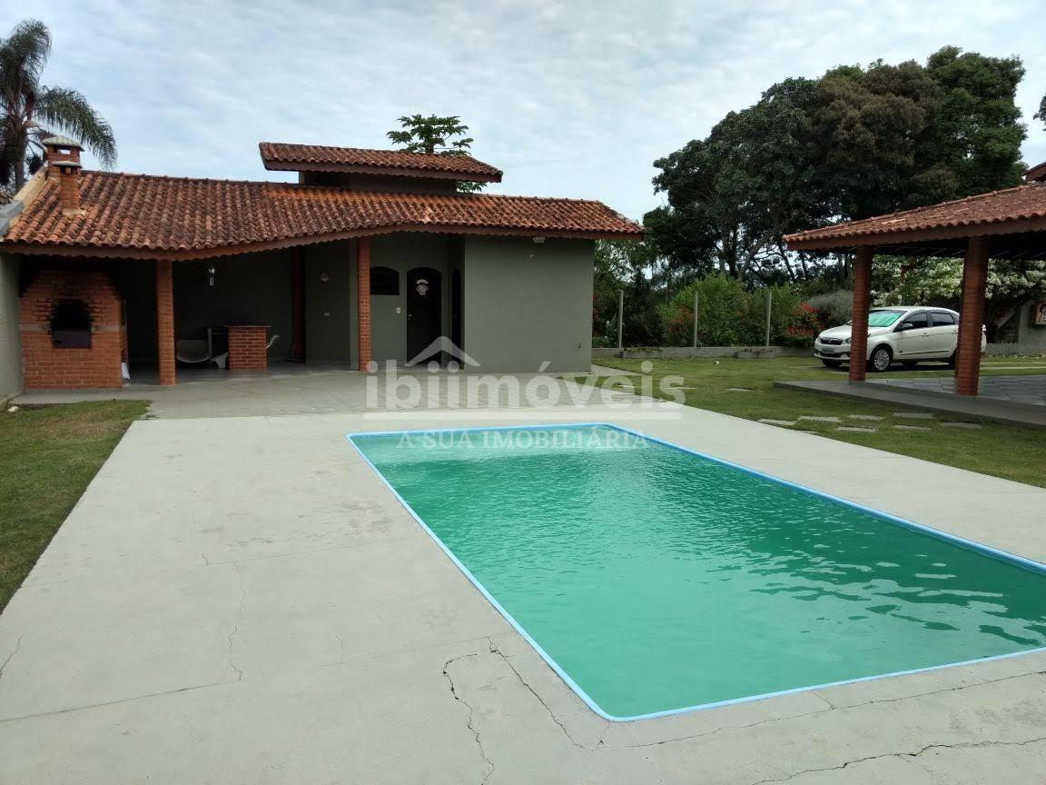 Casa à venda em condomínio fechado próximo ao centro de ibiuna...