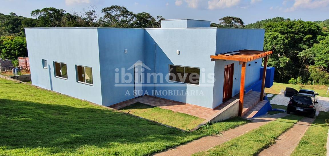 Casa  próximo da cidade dentro de condomínio fechado em ibiuna...