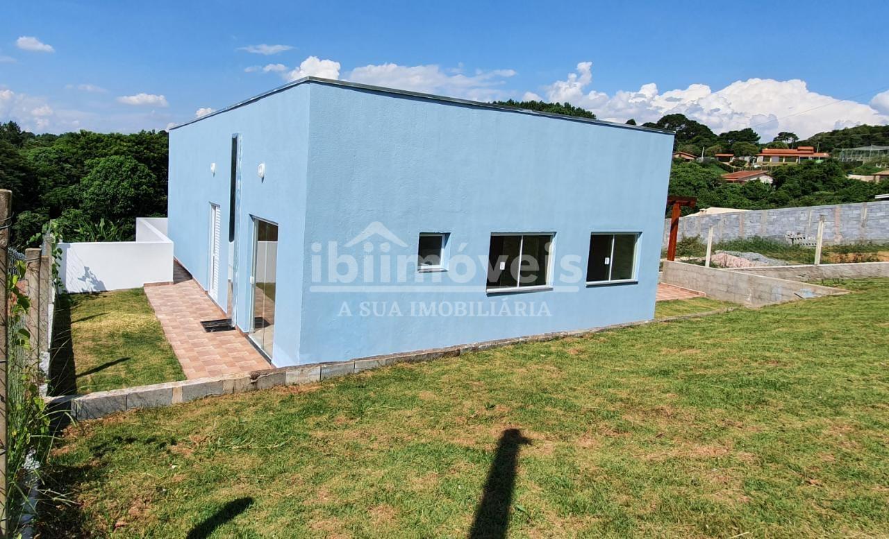 Casa  próximo da cidade dentro de condomínio fechado em ibiuna...