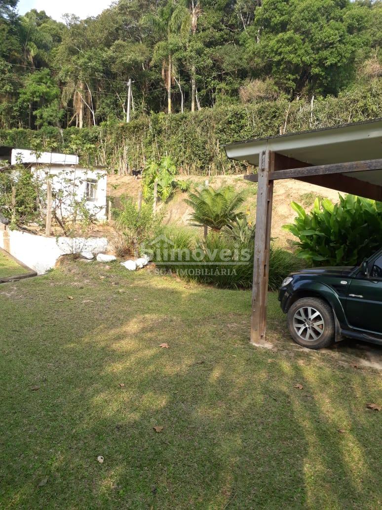 Linda chácara a venda na cidade de Ibiúna/SP, localizada á ape...