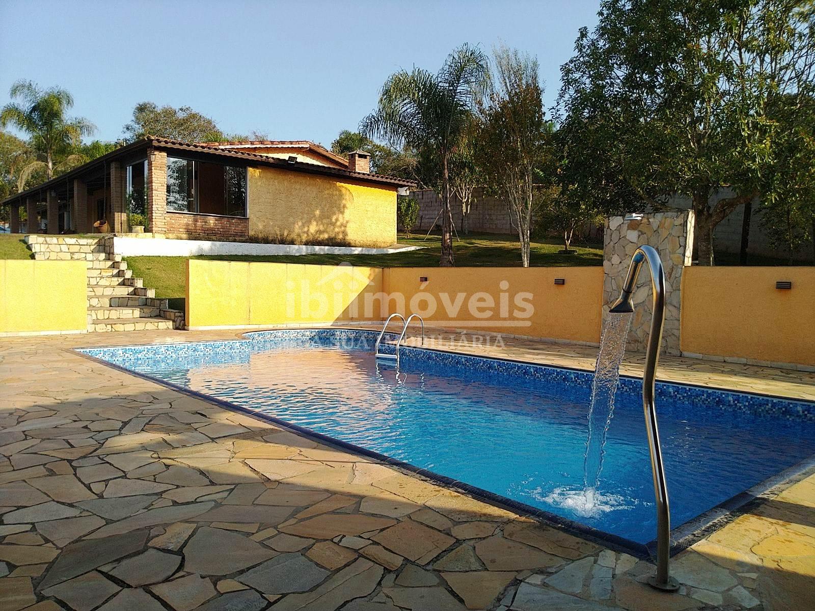 Ibiúna linda chácara com 04 dormitórios, piscina, lazer comple...