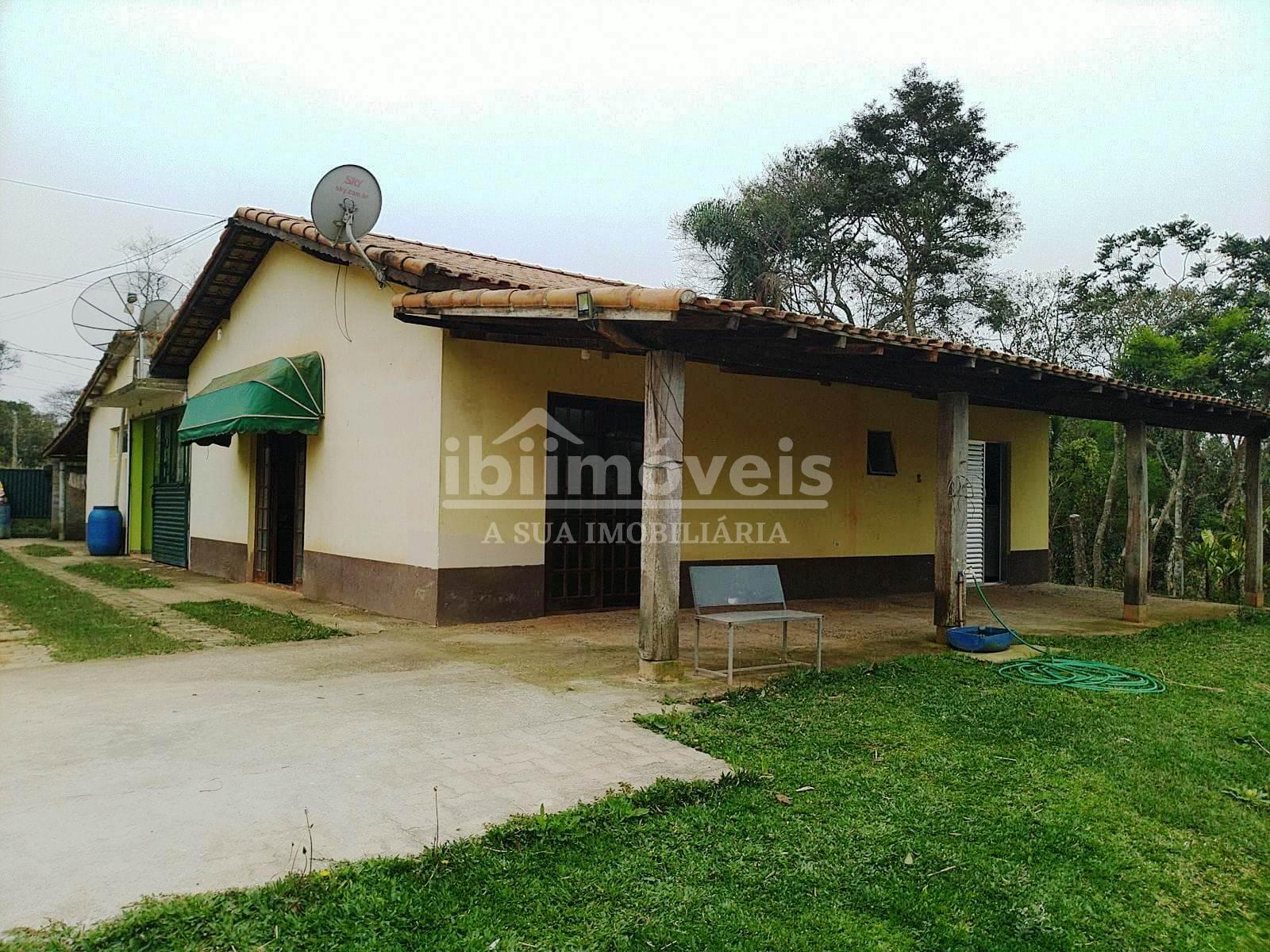 Ibiúna chácara com ótima localização ideal para moradia ou ver...