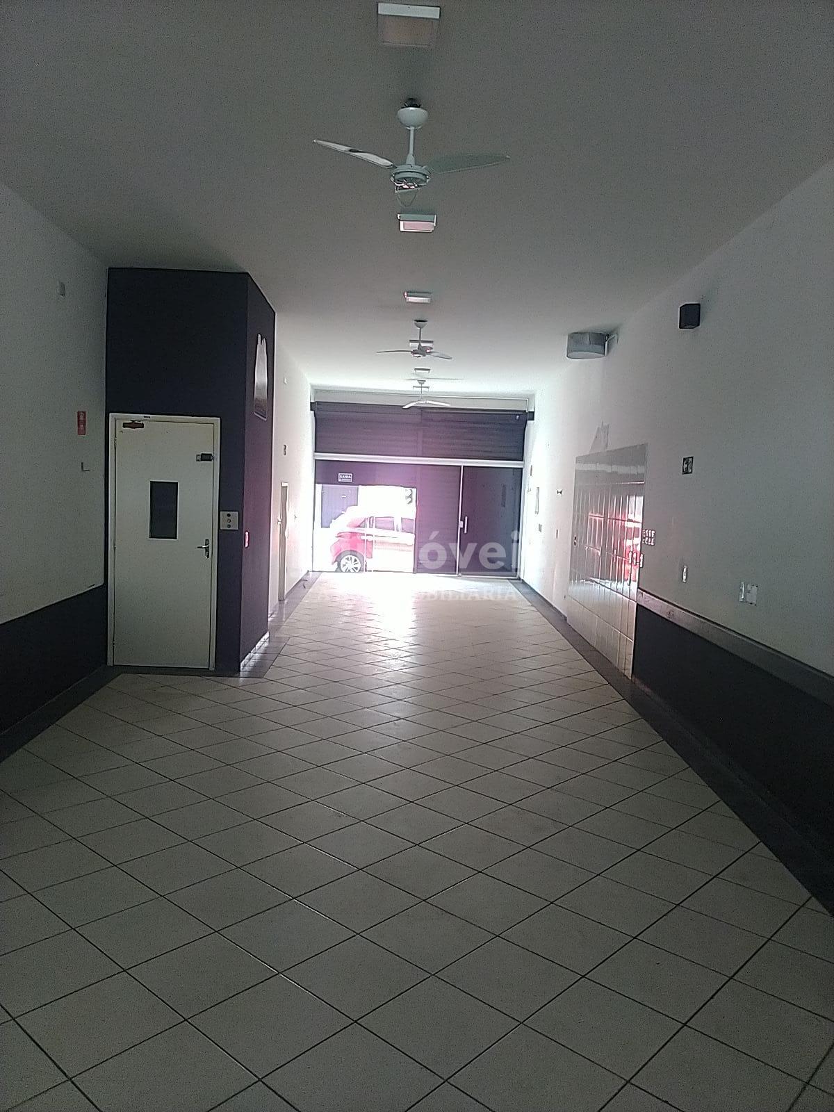 Salão comercial no centro de Ibiúna