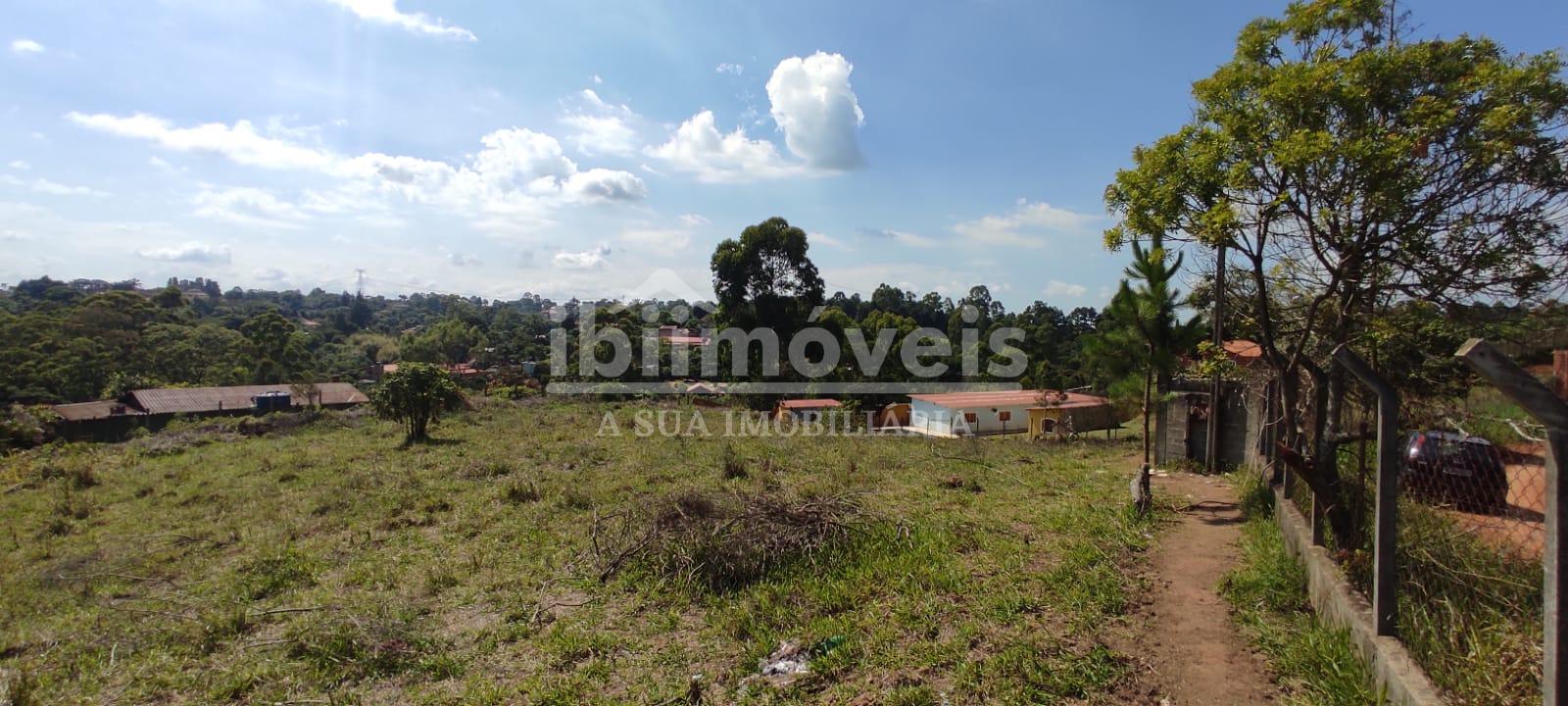 Terreno de 2.700² ja com alambrado e poço caipira pronto, à ve...