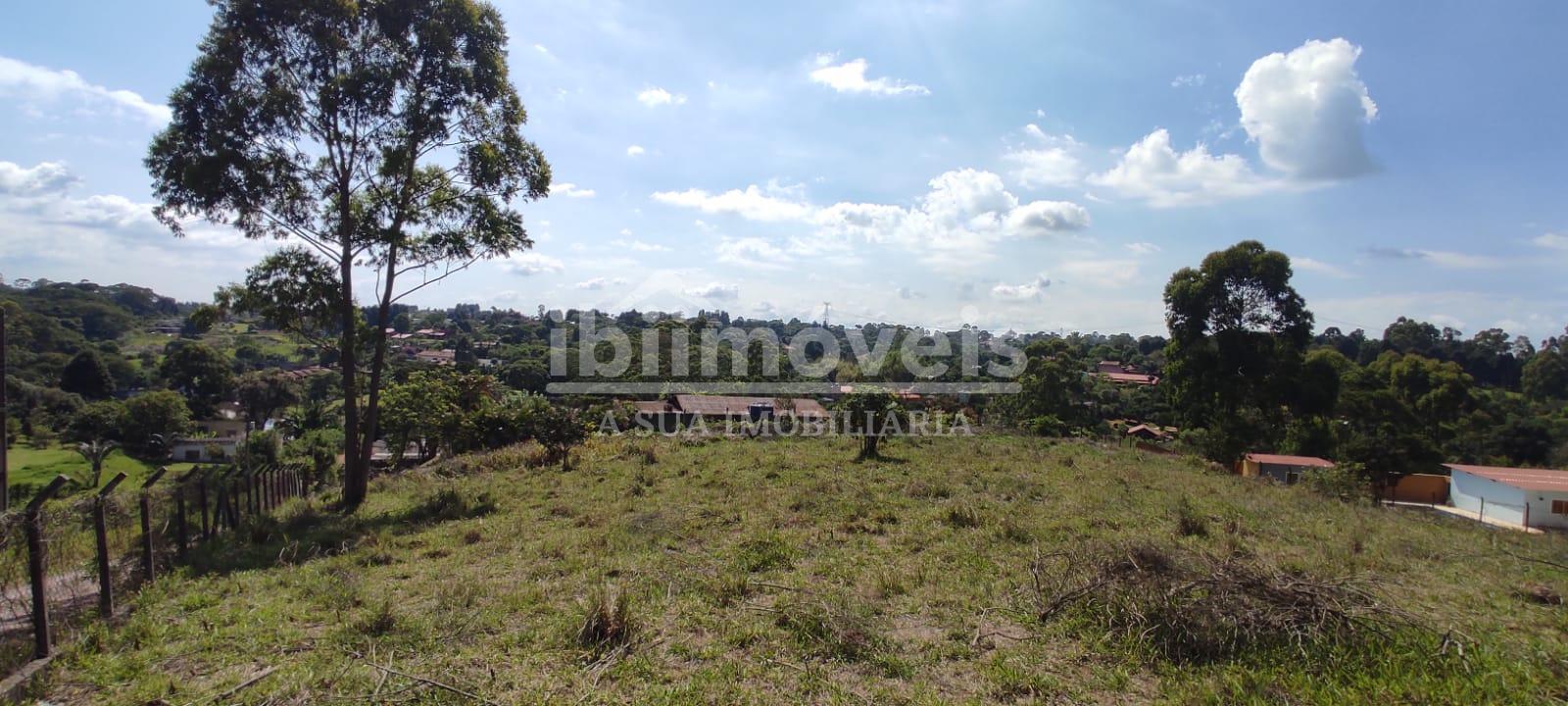Terreno de 2.700² ja com alambrado e poço caipira pronto, à ve...