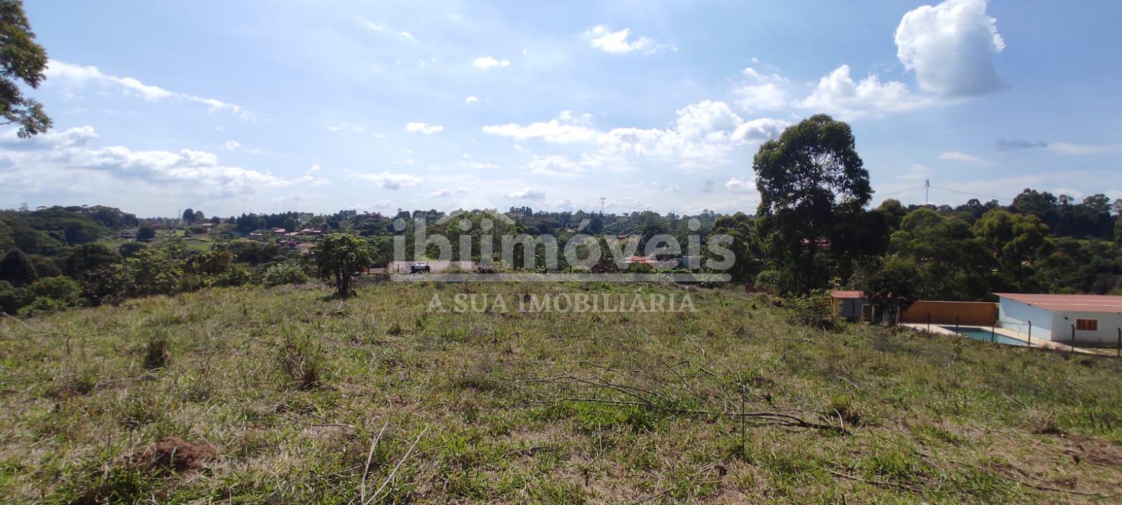 Terreno de 2.700² ja com alambrado e poço caipira pronto, à ve...