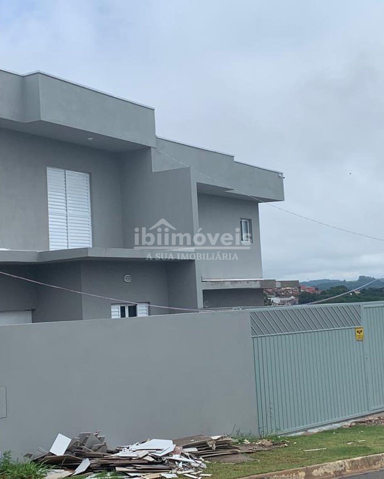 Sobrado com 4 dormitórios próximo do centro