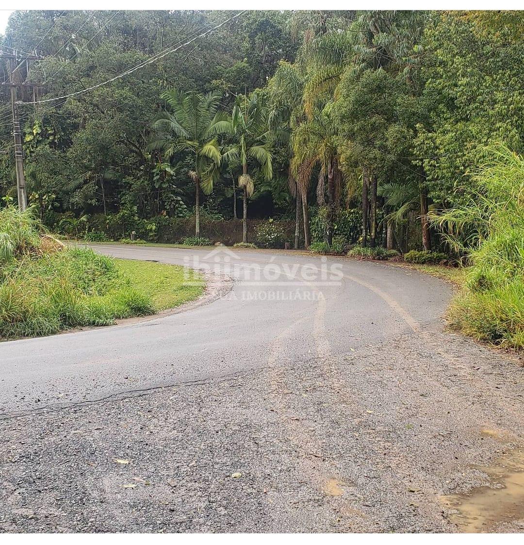 Terreno murado com Cumeeiras, Terraplanado, Poste de Luz e Int...