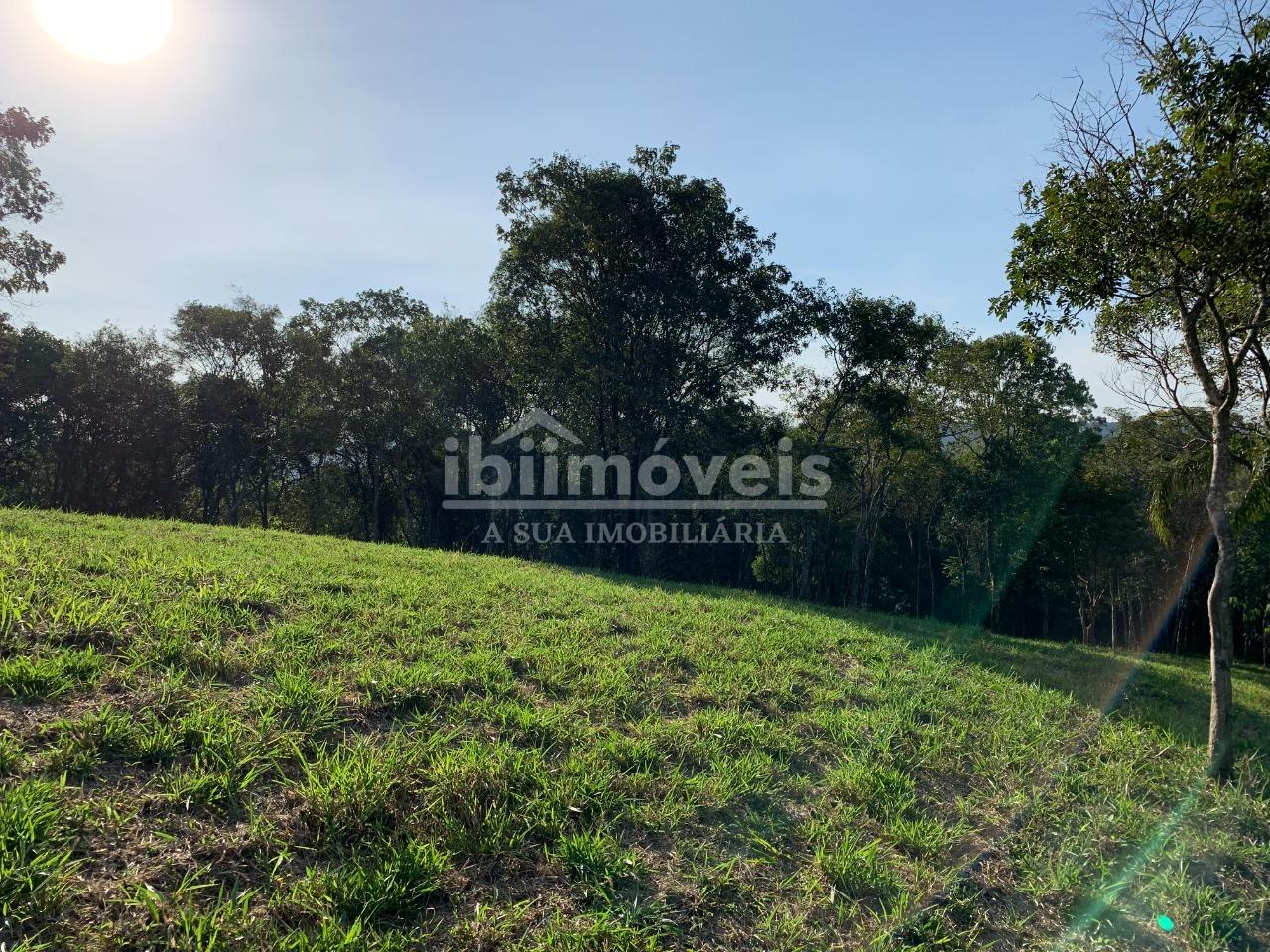 Ibiúna - Terreno com 1.900m² em condomínio com clube, lago e m...