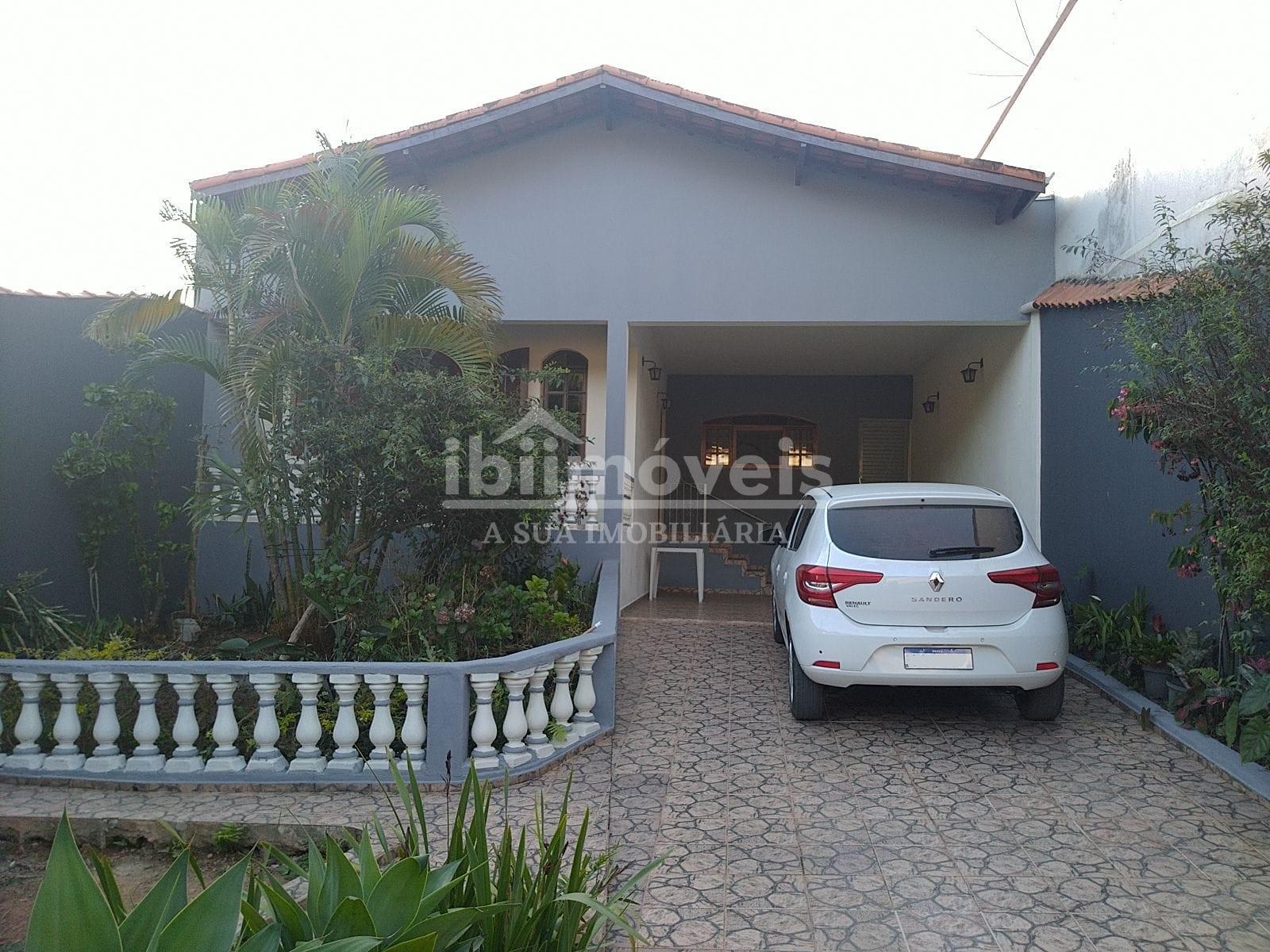Casa com 05 dormitórios em condomínio próximo ao centro   