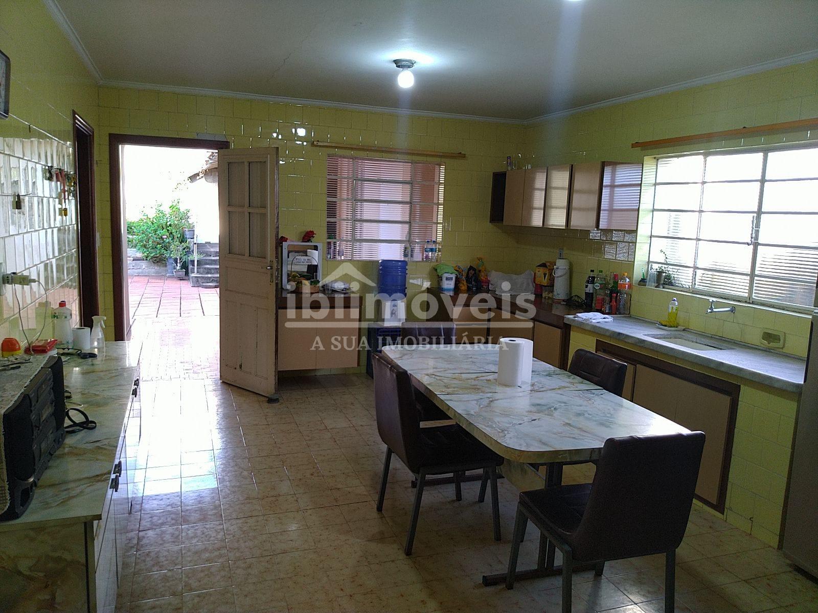 Ibiúna - Casa na região central, ótima opção para investimento...
