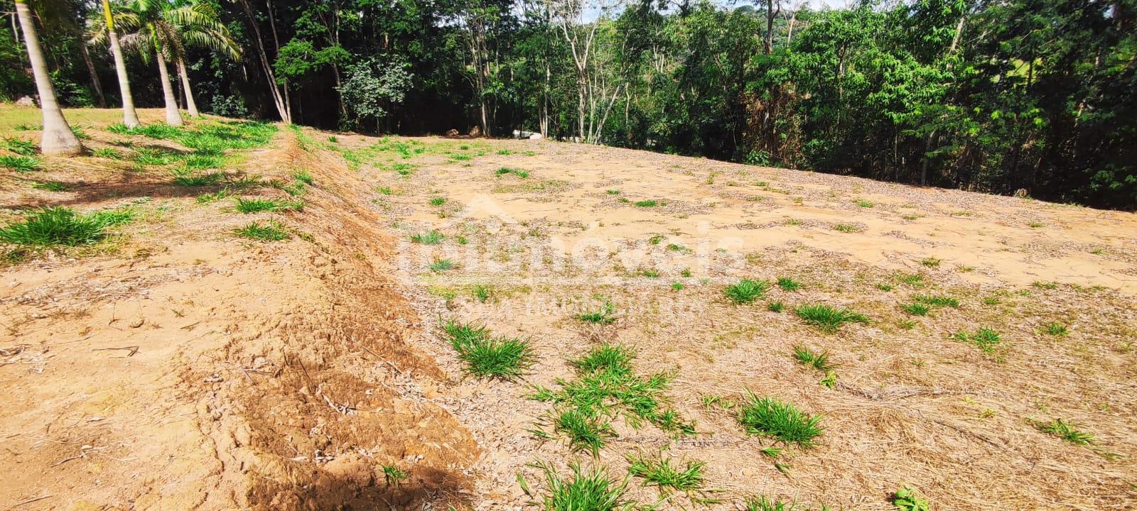 Terreno em condomínio com 2.450m² pronto para construir!!!