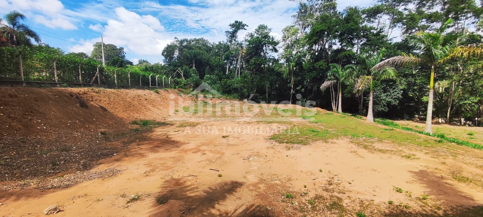Terreno em condomínio com 2.450m² pronto para construir!!!