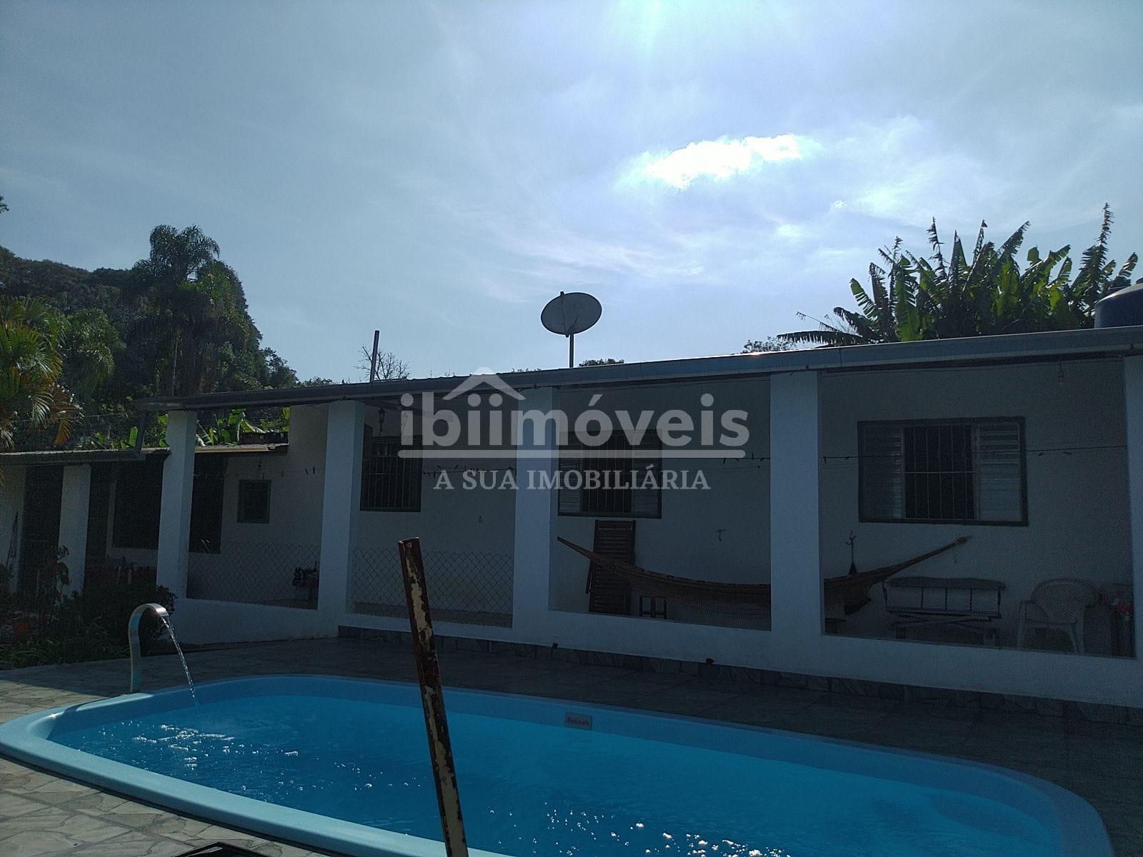 Ibiúna Chácara com piscina e ótima localização, muito verde e ...