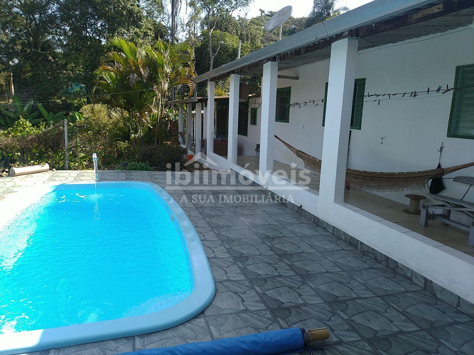 Ibiúna Chácara com piscina e ótima localização, muito verde e ...