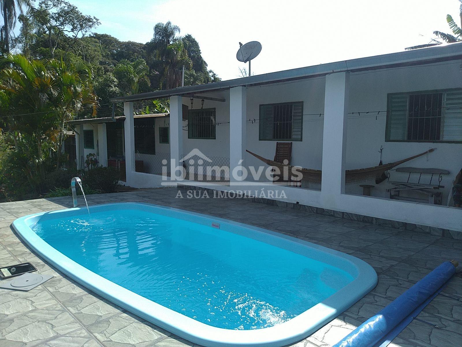 Ibiúna Chácara com piscina e ótima localização, muito verde e ...