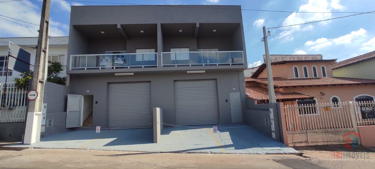 Excelente ponto comercial a venda com um lindo sobrado na part...