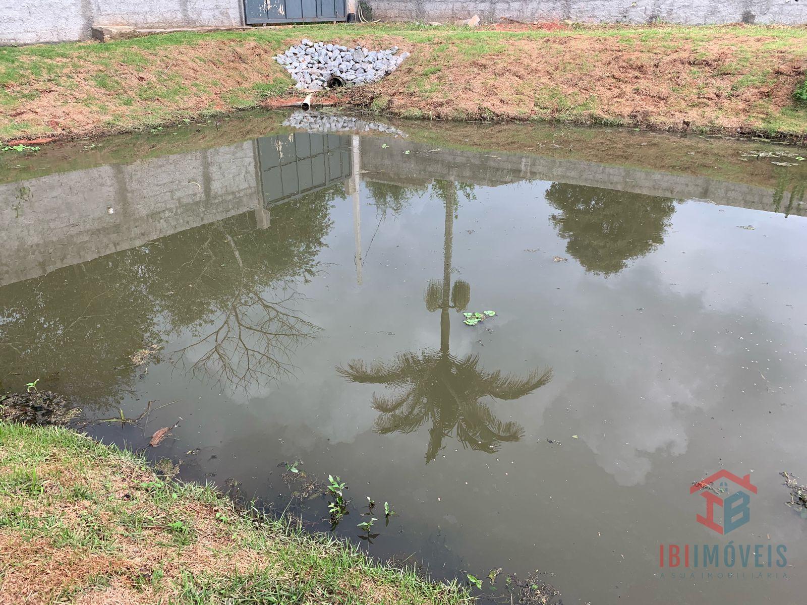 Ibiúna - Terreno com lago em condomínio - pronto para construi...