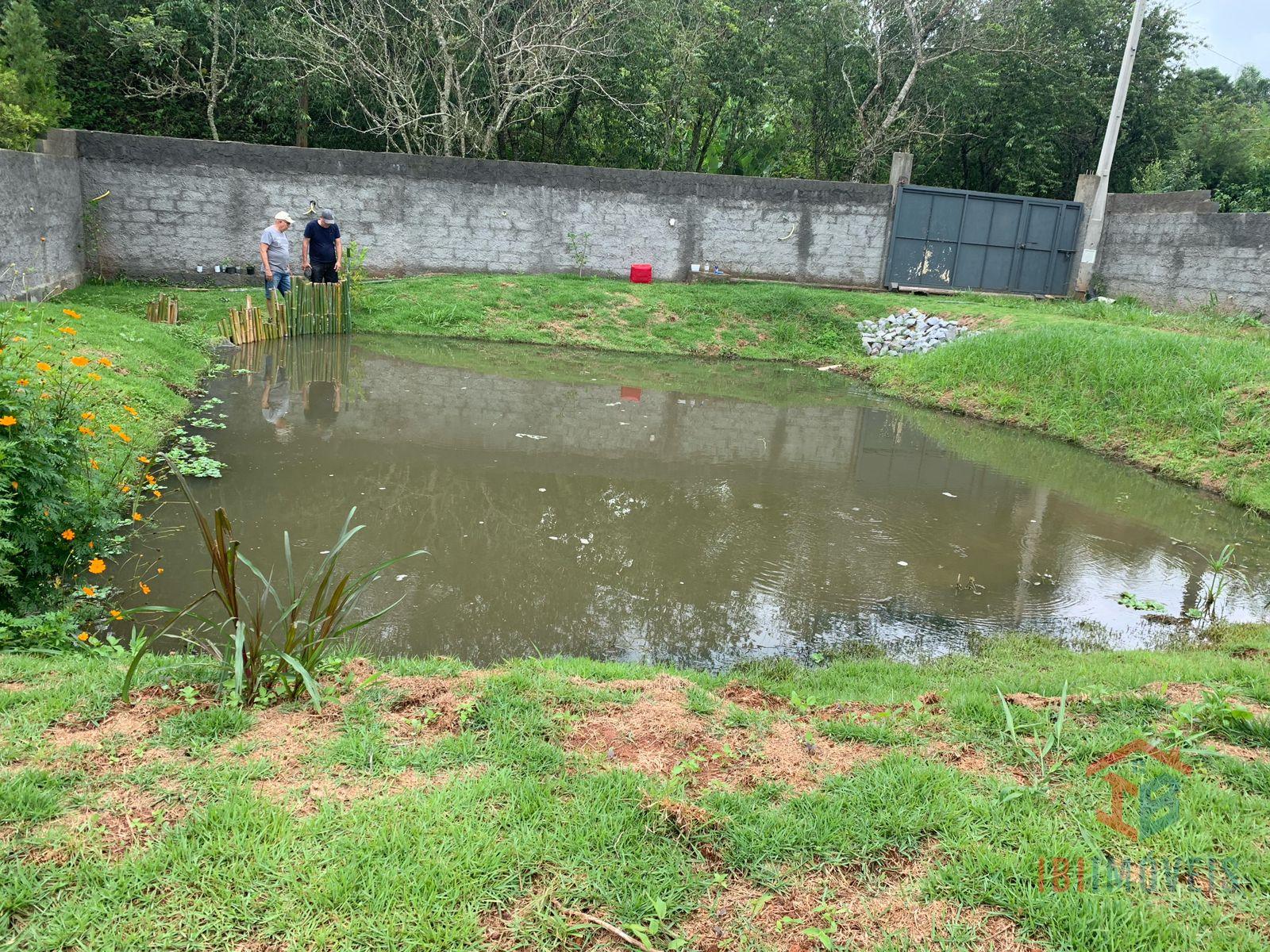Ibiúna - Terreno com lago em condomínio - pronto para construi...