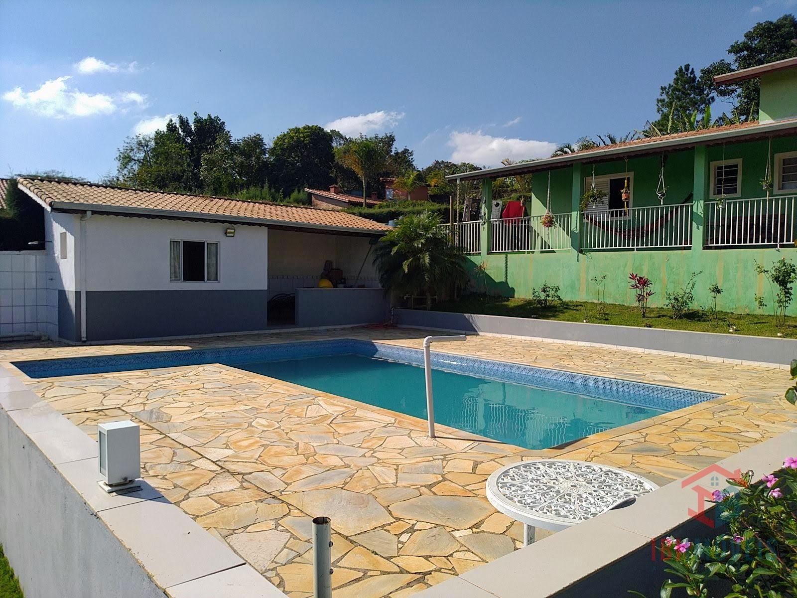 Ibiúna - Chácara em condomínio com 05 dormitórios, piscina e l...
