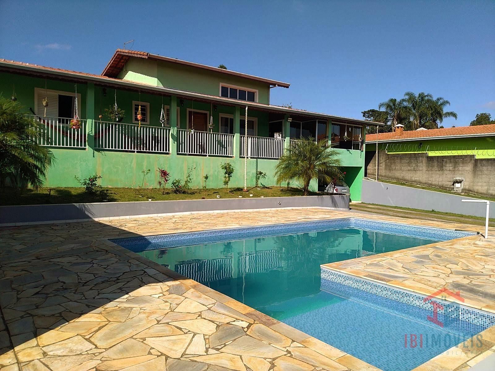 Ibiúna - Chácara em condomínio com 05 dormitórios, piscina e l...
