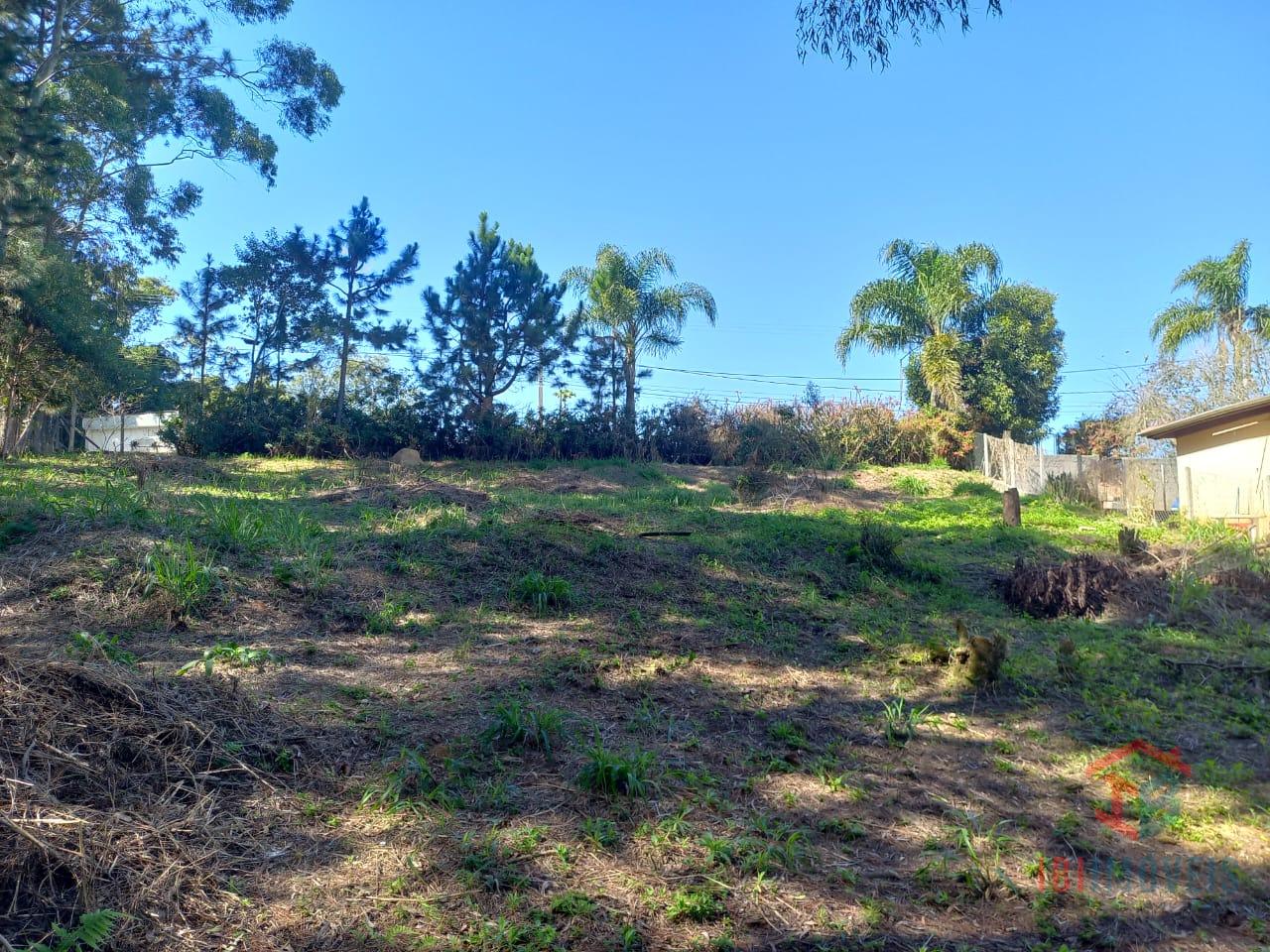 Terreno à venda dentro de condomínio na cidade de Ibiúna SP
