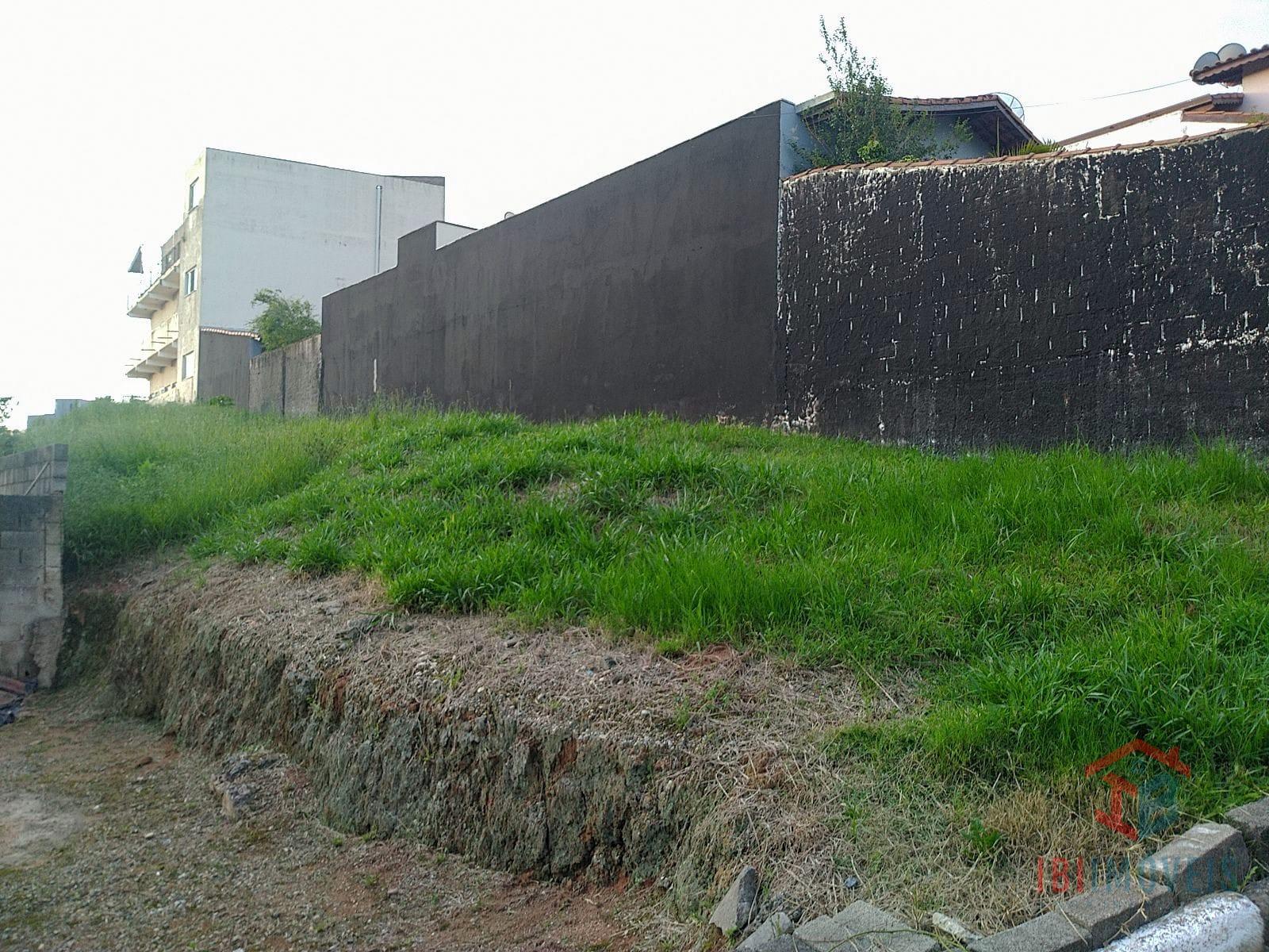 Ibiúna - Terreno em condomínio próximo ao centro   