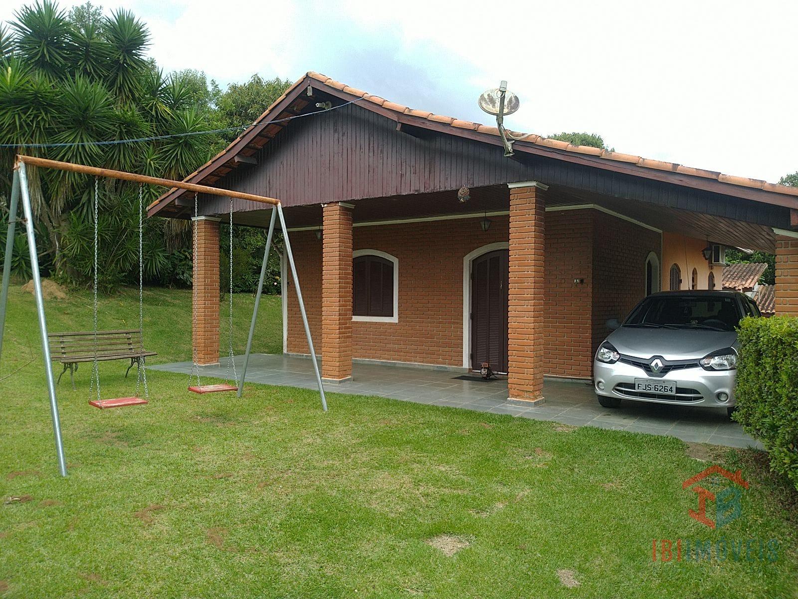 Ibiúna linda chácara com 7.000m  com piscina e duas casas   