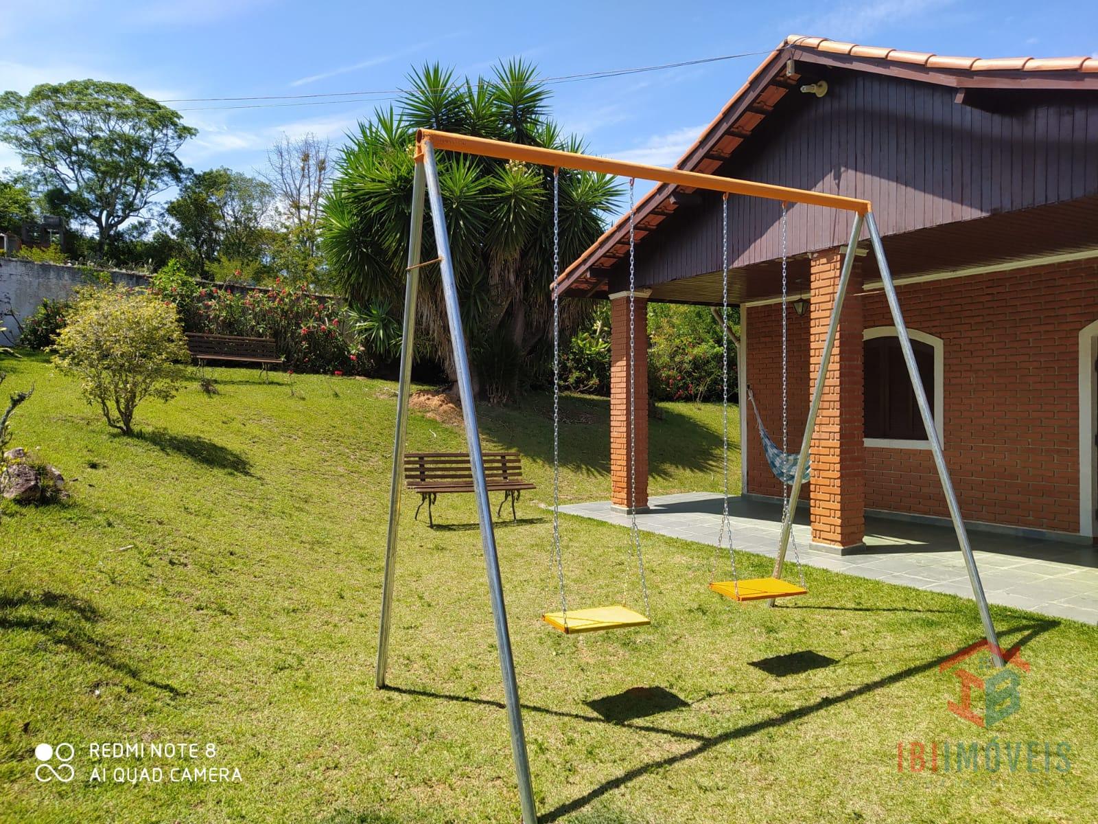 Ibiúna linda chácara com 7.000m  com piscina e duas casas   