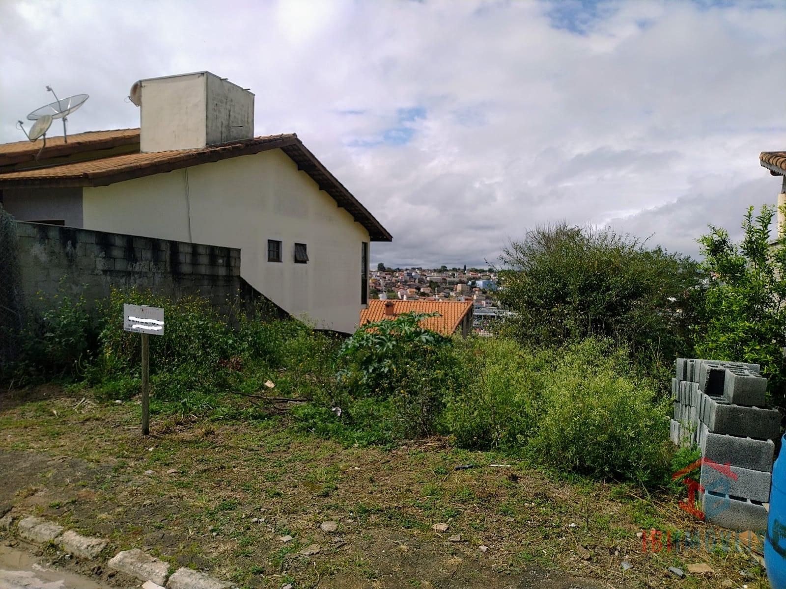 Terreno em condomínio próximo ao centro 