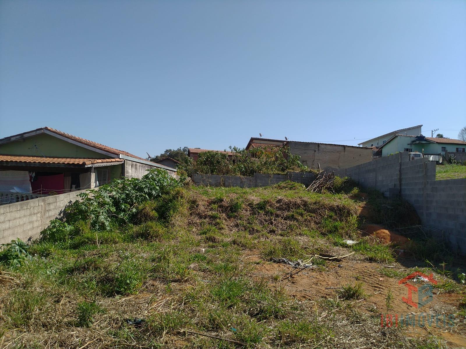 Terreno com 500m  em bairro próximo ao centro   