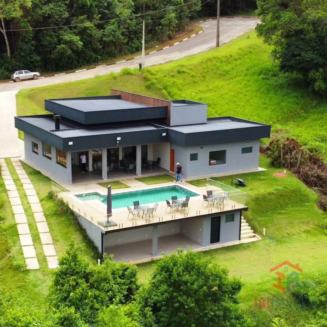 Linda casa a venda em condomínio fechado de alto padrão , IBIU...