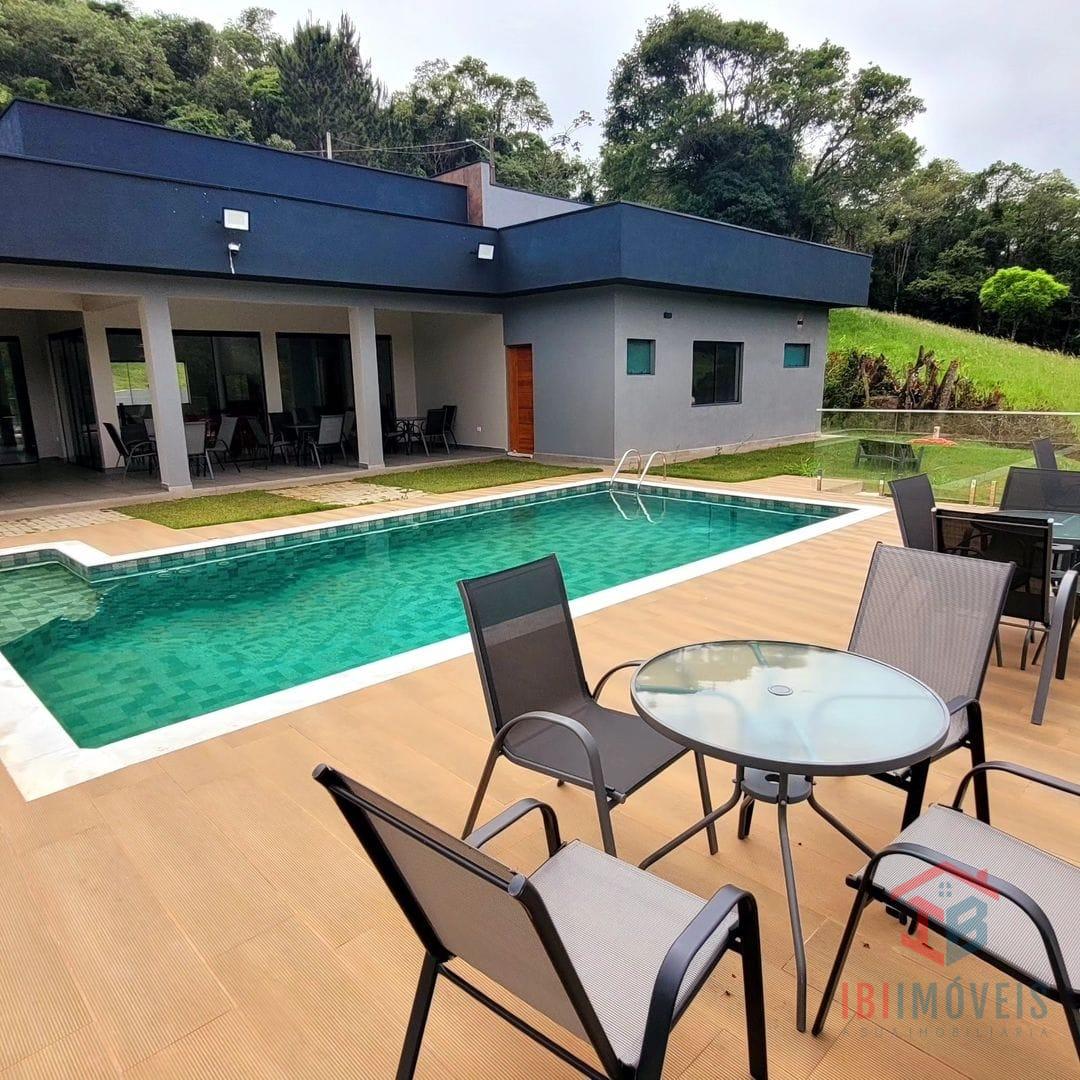 Linda casa a venda em condomínio fechado de alto padrão , IBIU...