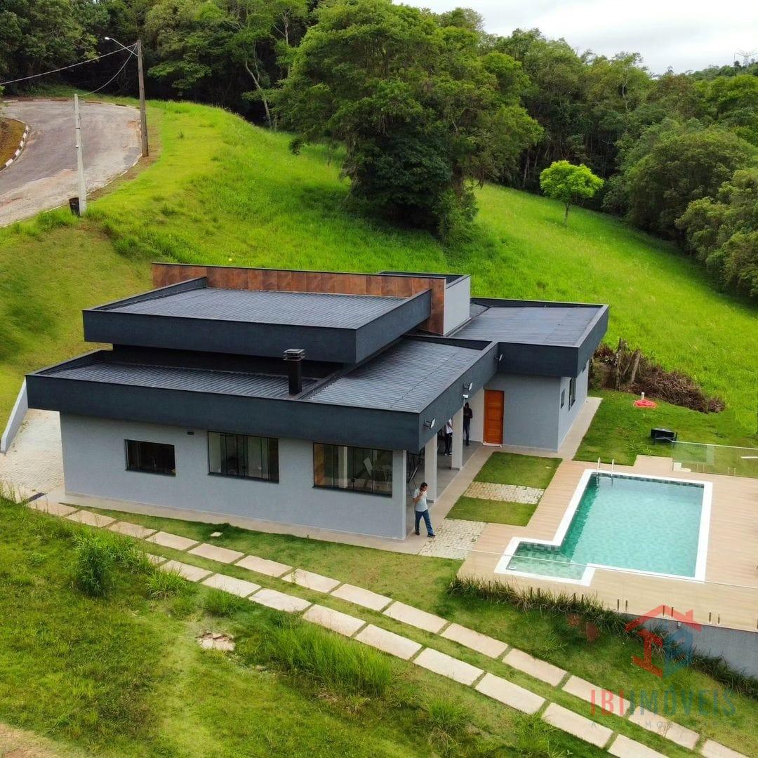 Linda casa a venda em condomínio fechado de alto padrão , IBIU...