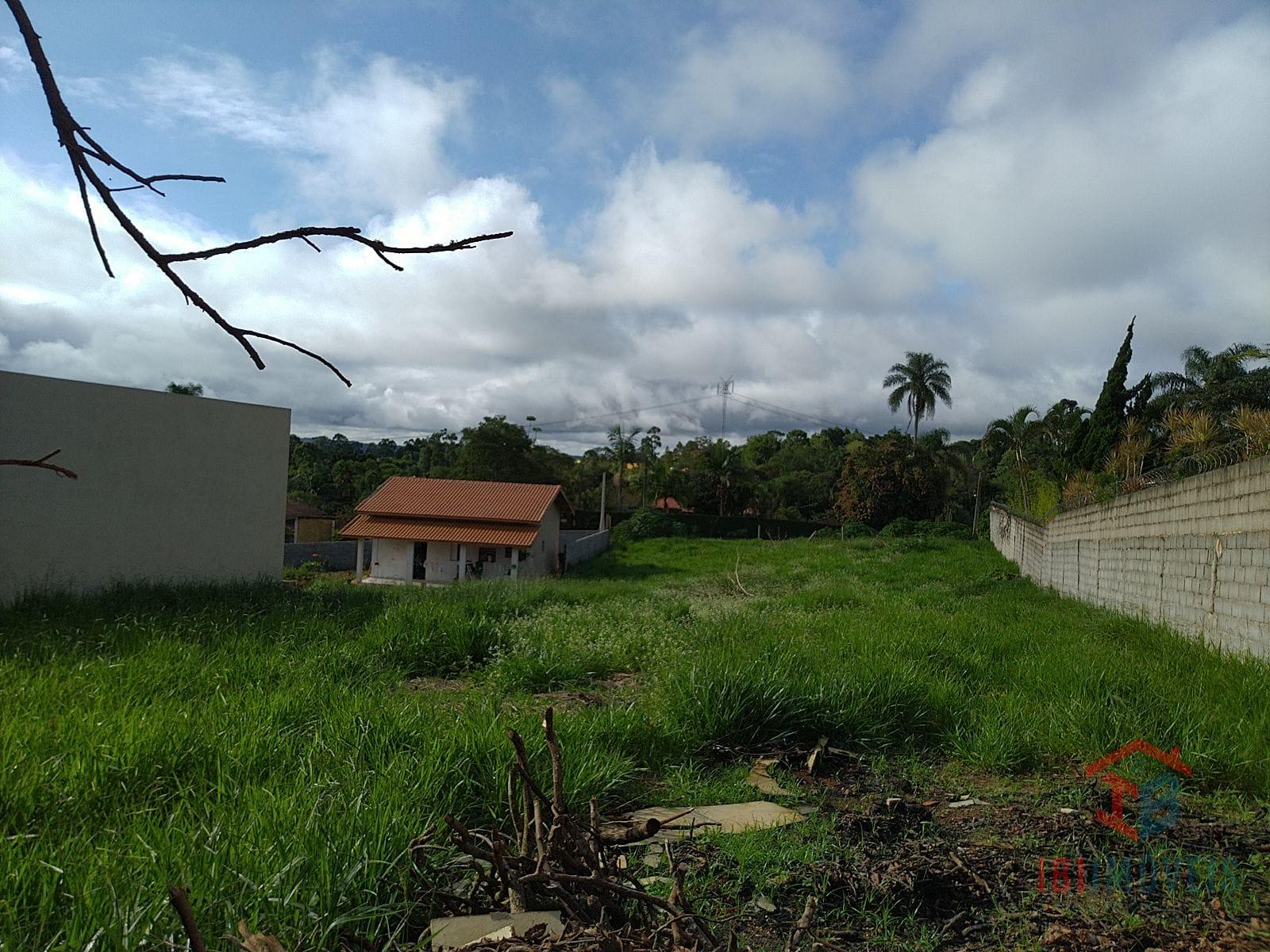 Terreno com 1.870m  para formar sua chácara em bairro com fáci...