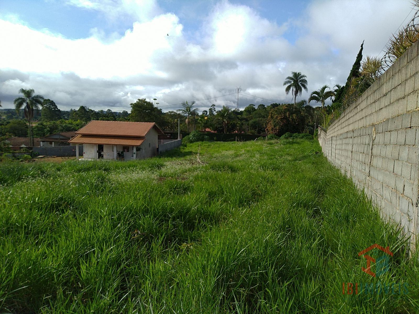 Terreno com 1.870m  para formar sua chácara em bairro com fáci...