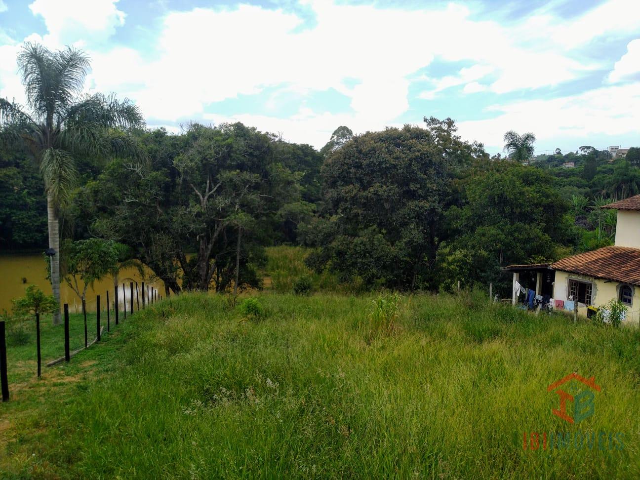 Terreno com 1.100m  fundo para o lago e com ótima localização   