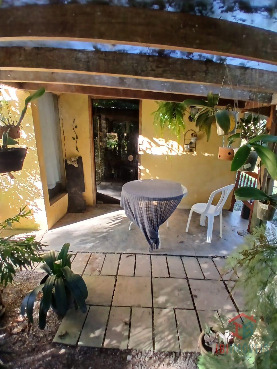 Ibiúna - Chácara com 1.600m2 com ponto comercial.