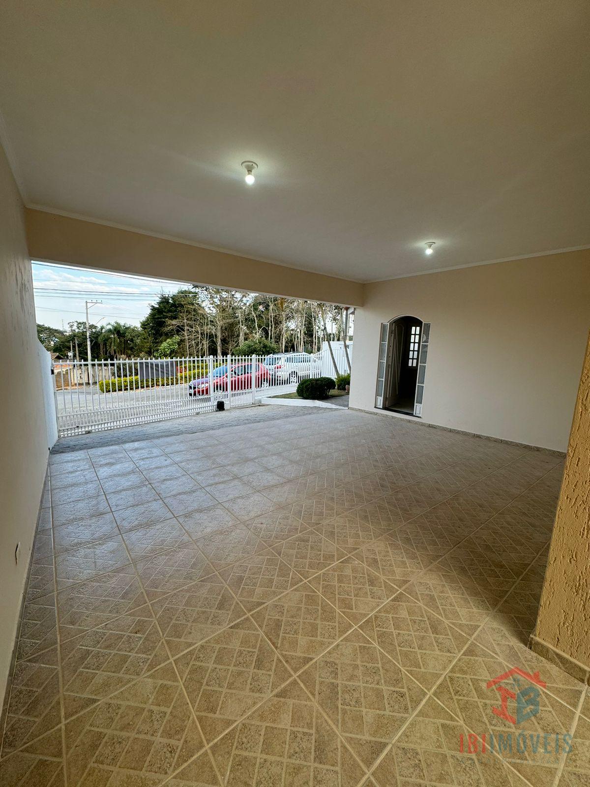 Ibiúna - Casa com piscina em condomínio próximo a região central