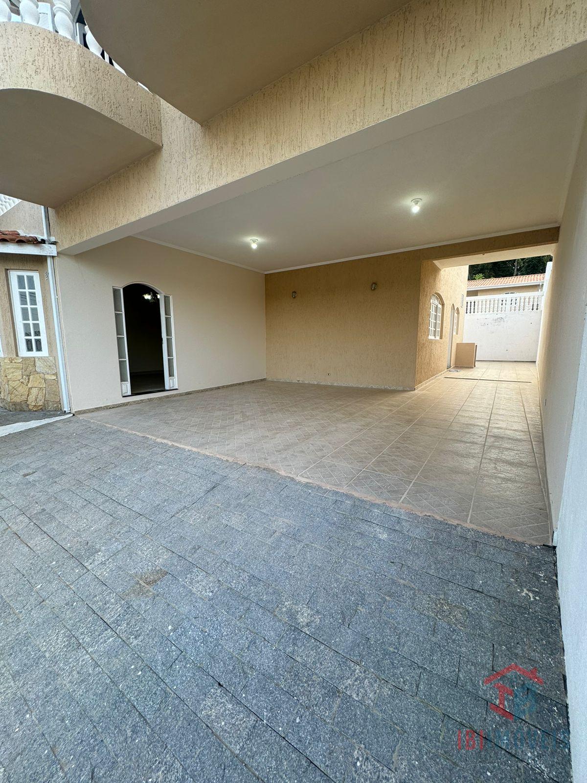 Ibiúna - Casa com piscina em condomínio próximo a região central