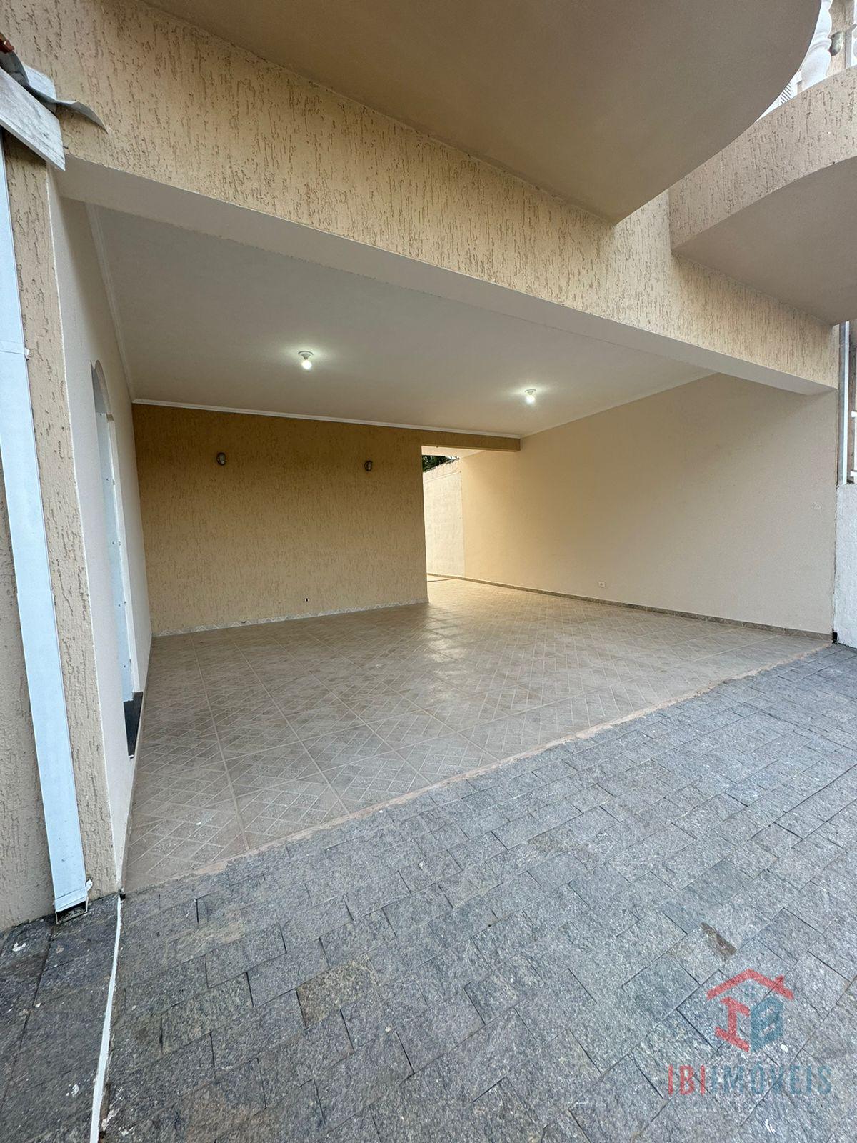 Ibiúna - Casa com piscina em condomínio próximo a região central