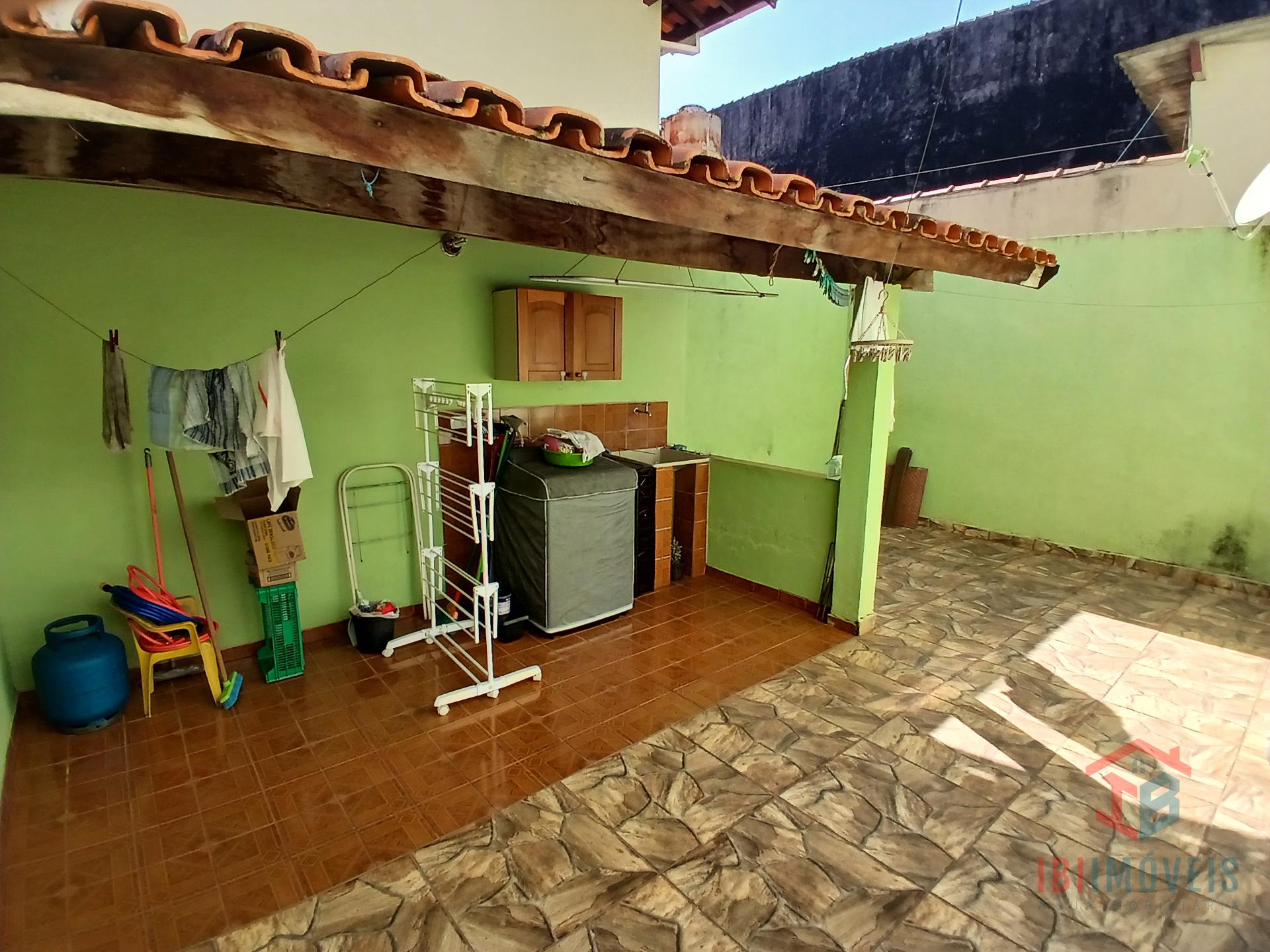 Sobrado com 2 dormitórios no centro